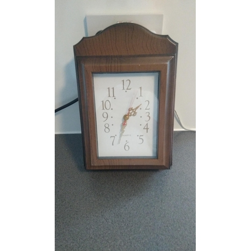 615 - Clock and key holder