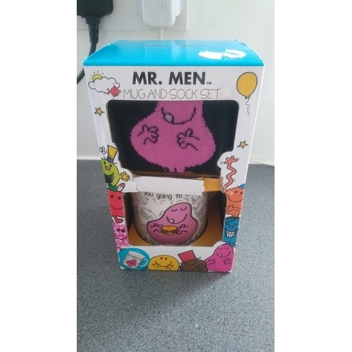 448 - BOXED MISTER MEN MUG AND SOCKET SET