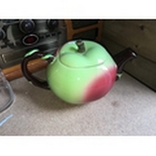 324 - LOVELY WADE APPLE TEA POT