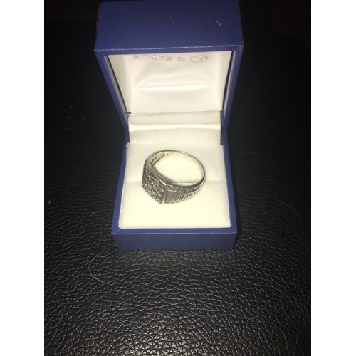 300Z - VERY NICE SILVER RING IN PRESENTATION BOX