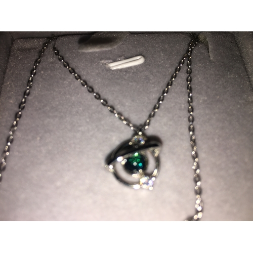 300J - NEW BOXED SILVER NECKLACE WITH GEM STONE IN PRESENTATION BOX