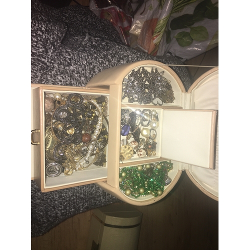 375 - VERY NICE JEWELLERY BOX WITH UNSORTED JEWELLERY