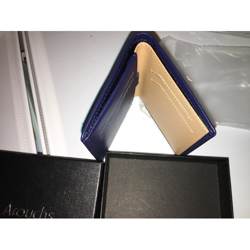 75 - NEW BOXED AROUCHS RFID CARD WALLET IN BLUE