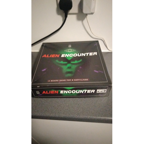 391 - ALIEN ENCOUNTER BOXED BOARD GAME