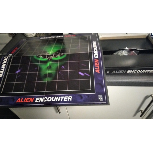 391 - ALIEN ENCOUNTER BOXED BOARD GAME