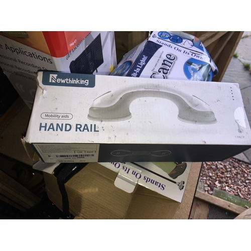 39 - NEW BOXED SUCTION HAND RAIL