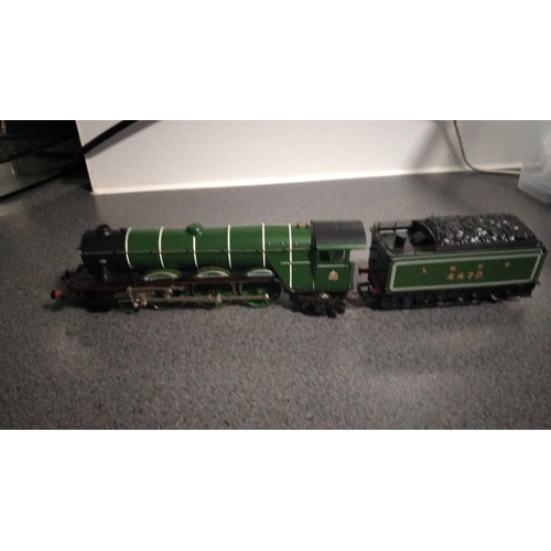 692 - Hornby Flying Scotsmen train