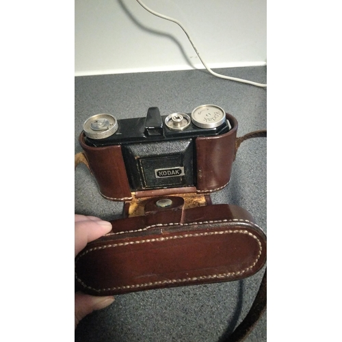 650 - VINTAGE CODAK CAMERA IN LEATHER CASE