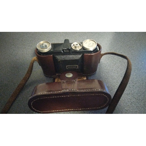 650 - VINTAGE CODAK CAMERA IN LEATHER CASE