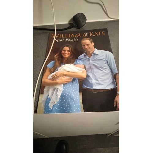 601 - WILLIAM AND KATE ROYAL FAMILY BOOK