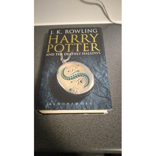 652 - HARRY POTTER AND THE DEATHLY HALLOWS HARDBACK