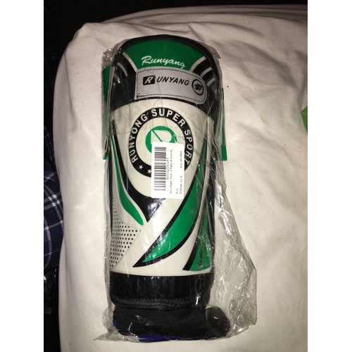 29 - NEW BAGGED RUNYANG PAIR OF FOOTBALL Shin Pads