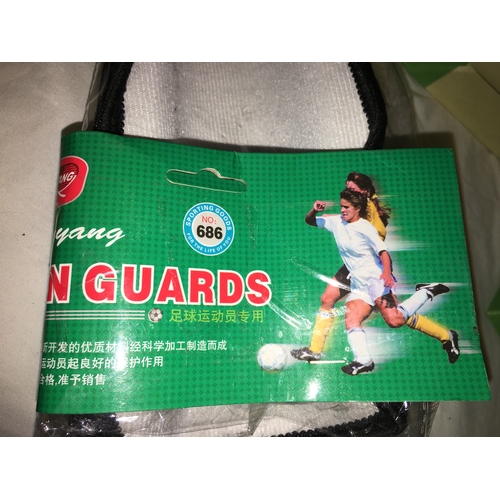 29 - NEW BAGGED RUNYANG PAIR OF FOOTBALL Shin Pads