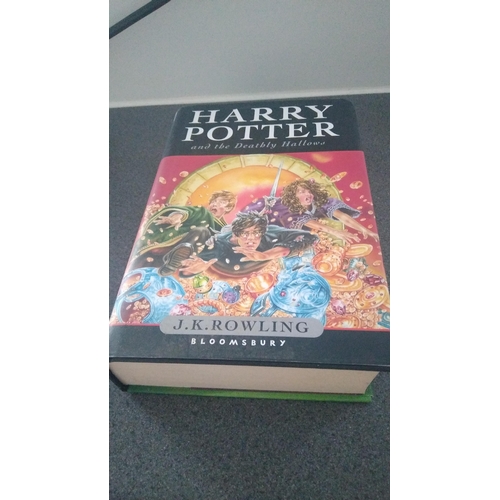 46 - HARDBACK HARRY POTTER AND THE DEATHLY HALLOWS