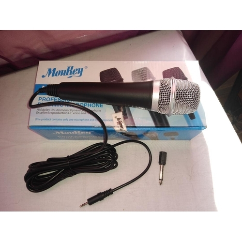 131 - NEW BOXED MOUKEY PROFESSIONAL MICROPHONE