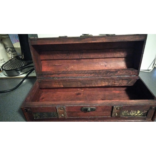 514 - NICE DOMED WOODEN CASKET