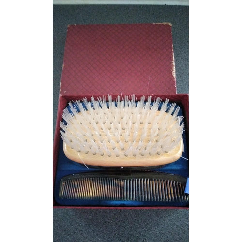 511 - BOXED ROLLS ROYCE BRUSH AND COMB SET