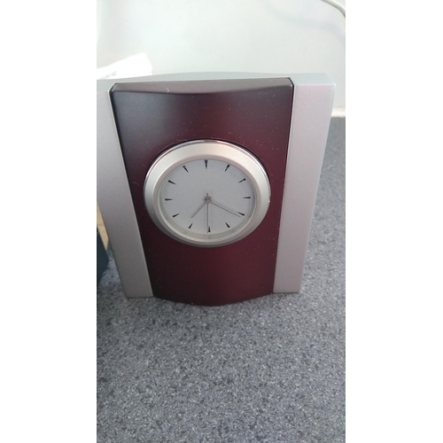 517 - BOXED DESK CLOCK