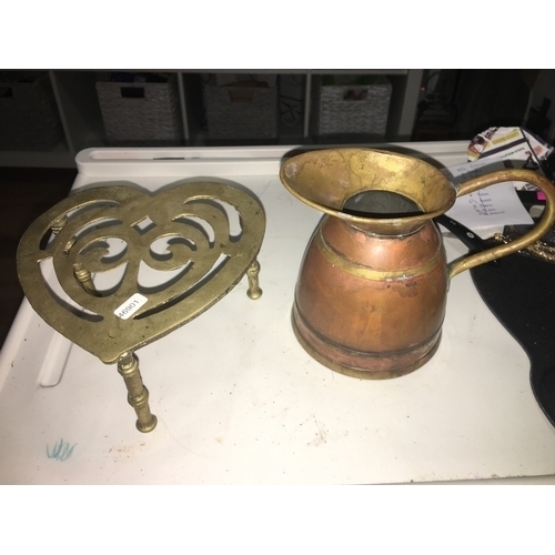 479 - COPPER AND BRASS JUG AND BRASS HEART TRIVET