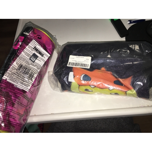 6 - NEW BAGGED FORTNIGHT AND PAC MAN PENCIL CASES