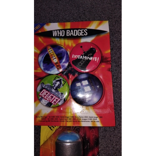 540 - NEW DR WHO BADGES AND SONIC PEN AND NOTES SET