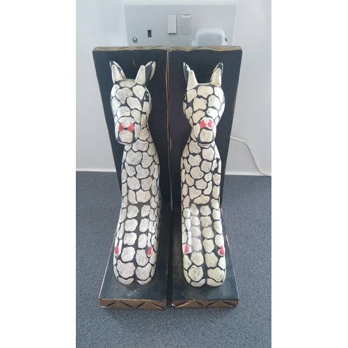 704 - Wooden giraffe bookends