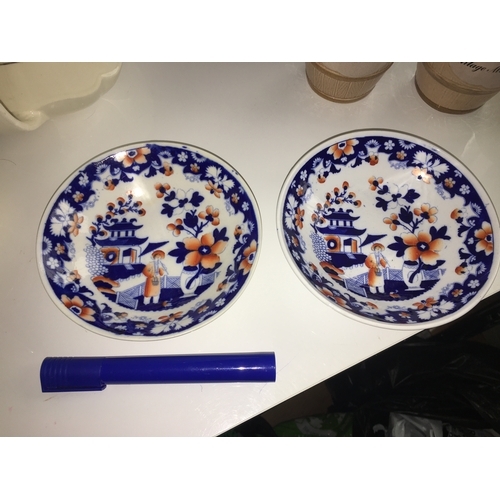 536 - PAIR OF LARGE ORIENTAL BOWLS