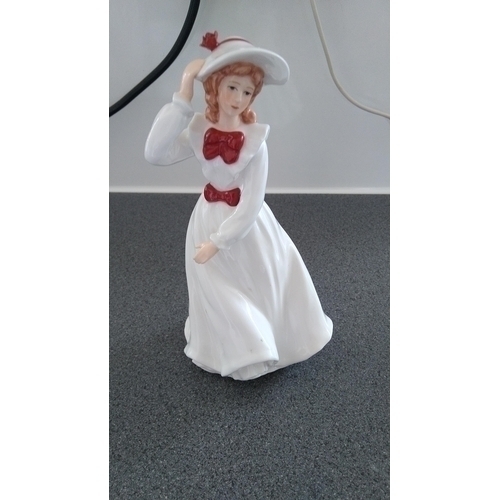 531 - LOVELY ST MICHAEL GIRL IN HAT FIGURINE