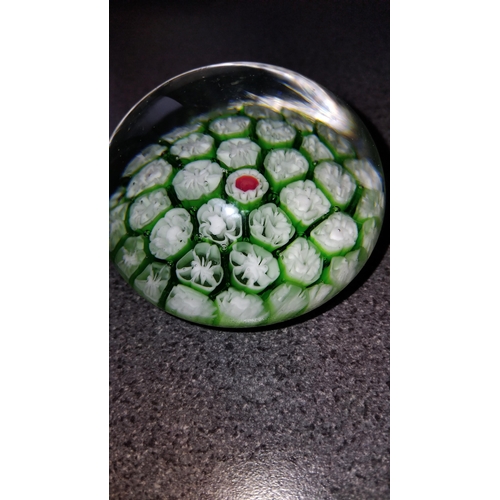 702 - LOVELY GREEN MIROFIORI PAPERWEIGHT