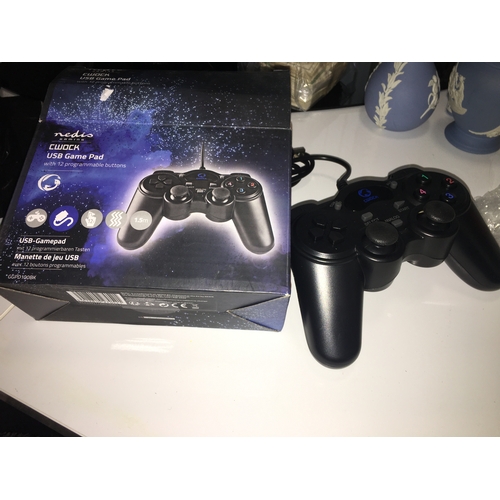 152 - NEW BOXED USB GAME PAD WITH 12 PROGRAMMABLE BUTTONS