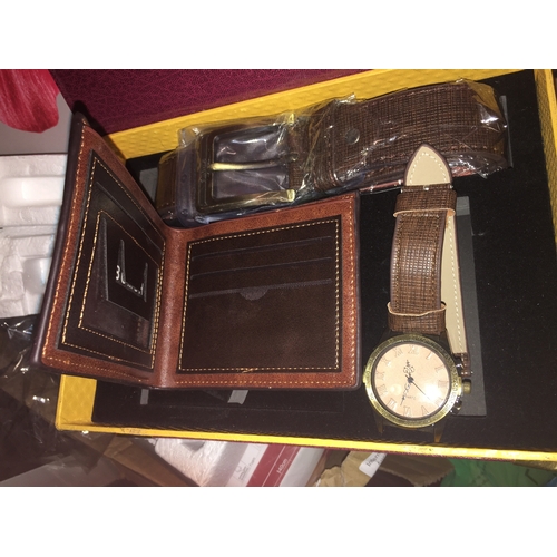 718 - GENTS PRESENTATION SOUARTS BOX WITH WATCH WALLET AND BELT