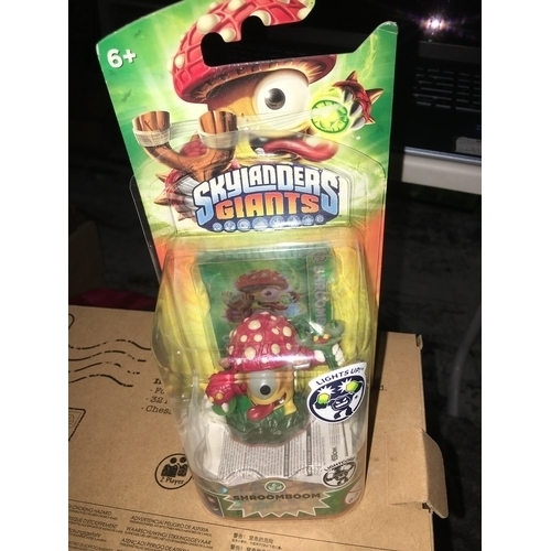 18 - NEW BOXED Skylanders Giants FIGURE