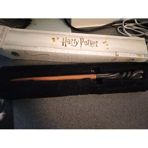 555 - NEW BOXED HARRY POTTER WAND