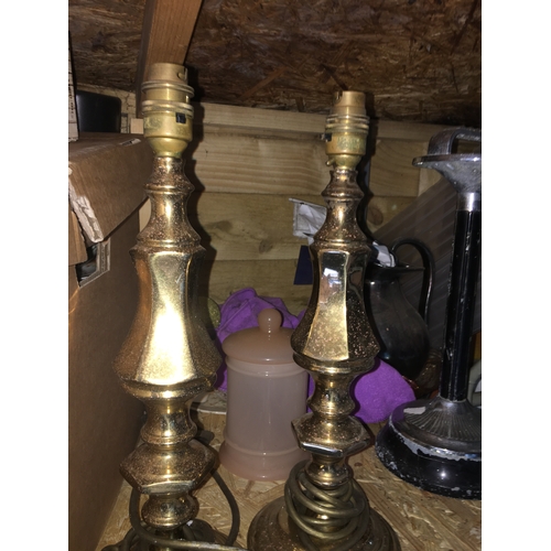 288 - VERY GOOD PAIR OF BRASS DIAMOND SHAPE BRASS LAMPS, WIRED BUT INTESTED