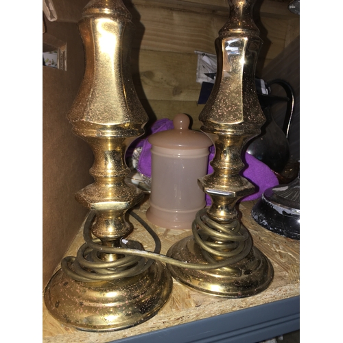 288 - VERY GOOD PAIR OF BRASS DIAMOND SHAPE BRASS LAMPS, WIRED BUT INTESTED