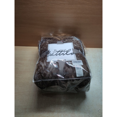 463 - LOVELY NEW BAGGED BATTILO HOME Faux Fur Throw Blanket Chocolate Brown Cushion Cover Set