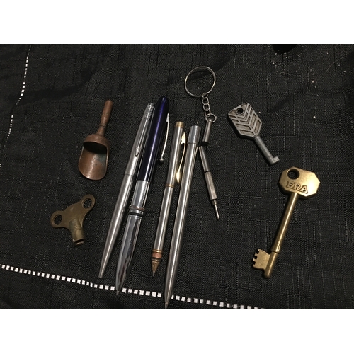 450K - NICE COLLECTORS LOT WITH PENS, VINTAGE KEYS, SALT SCOOP ETC