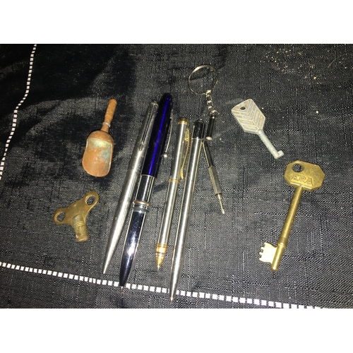 450K - NICE COLLECTORS LOT WITH PENS, VINTAGE KEYS, SALT SCOOP ETC