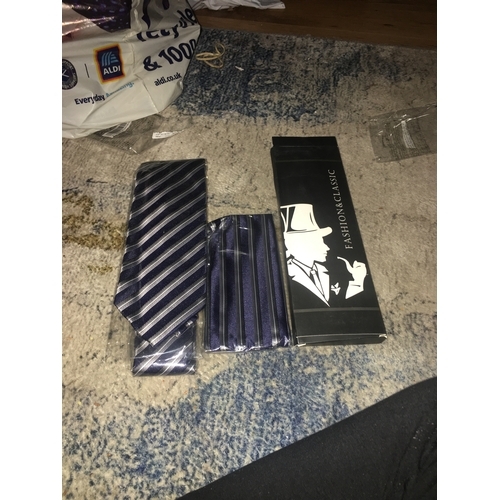 50 - NEW BOXED FASHION AND CLASS GENTS TIE AND KERCHIEF