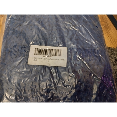 479 - NEW SEALED ITSOFT Chenille Bath Mat IN NAVY BLUE

NOT BEIG AS IN ONE OF THE PICS BAGGED ONE IS THE O... 