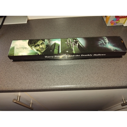 545 - Harry Potter deathly hallows boxed wand