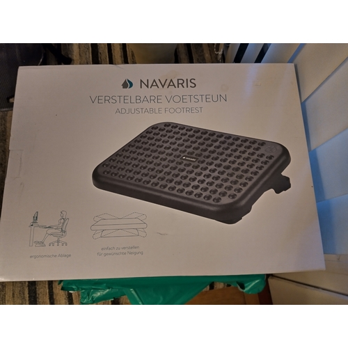 257 - NEW BOXED Navaris Adjustable Footrest