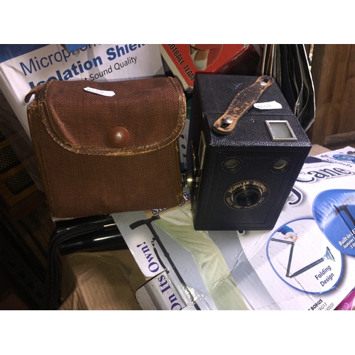 297 - NICE POPULAR BROWNIE CAMERA WITH CASE