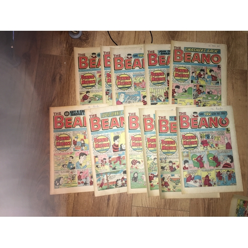 423 - SELECTION OF VINTAGE BEANO COMICS