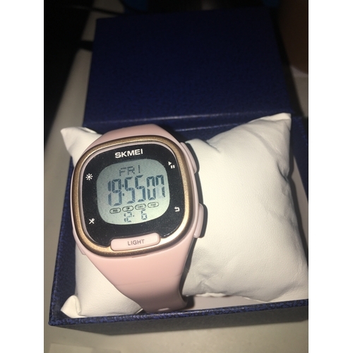 252 - NEW BOXED SKMEI LADIES WATCH IN PINK