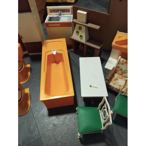 565 - Large selection of 1970s Sindy furniture etc one leg broken on chair but is there and can be fixed