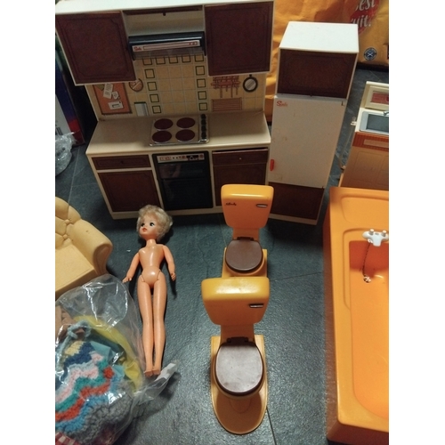 565 - Large selection of 1970s Sindy furniture etc one leg broken on chair but is there and can be fixed