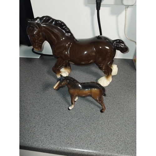 571 - BESWICK SHIRE HORSE AND FOAL