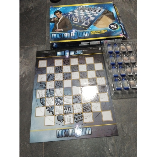 564 - Doctor who chess set n board boxed