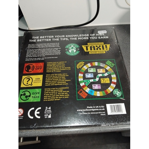 563 - NEW AND SEALED HIBERNIAN FOOTBALL TAXI GAME